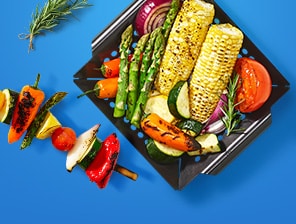 Grilled corn, asparagus, onions, carrots and other vegetables.