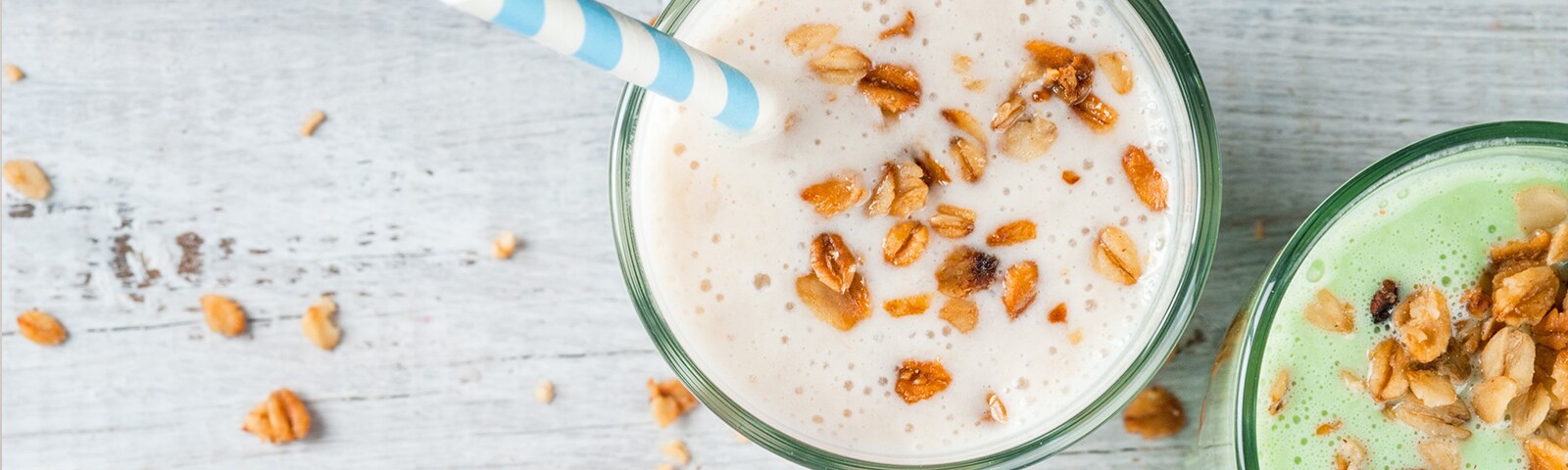 Healthy smoothies with granola Healthy smoothies with granola